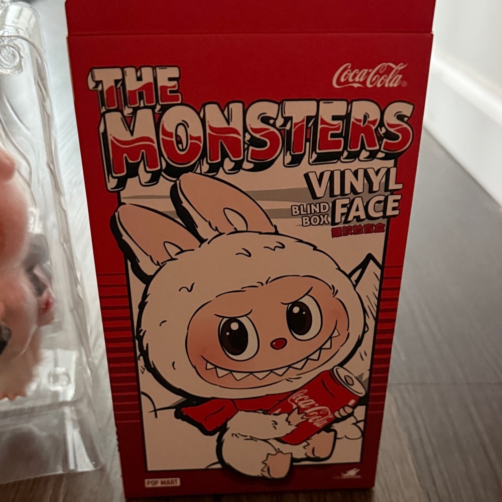 Authentic Coca-Cola The Monsters Vinyl Figure - Picture 3 of 7